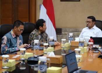 Manfaatkan Produk Ekraf, Menekraf Bahas Kolaborasi Event dengan PHRI