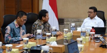 Manfaatkan Produk Ekraf, Menekraf Bahas Kolaborasi Event dengan PHRI