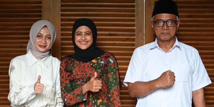 Mbak Vinanda – Gus Qowim Silahturahmi ke Kediaman Bunda Fey