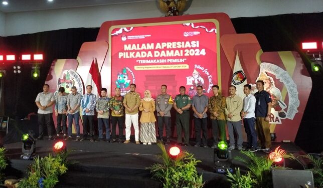 Gelar Malam Apresiasi Pilkada Damai, KPU Kabupaten Kediri Turut Gandeng Puluhan Pelukis