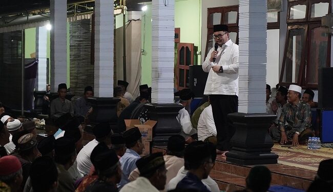 Mas Dhito Ikut Tahlilan Bareng Warga di Ponpes Raudlatul Ibaad Plemahan