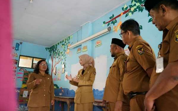 Pelepasan PJ Wali Kota Kediri Penuh Haru, Mbak Vinanda Sampaikan Terima Kasih