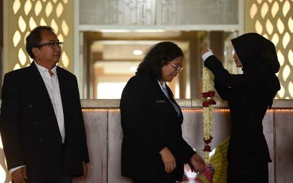 Pelepasan PJ Wali Kota Kediri Penuh Haru, Mbak Vinanda Sampaikan Terima Kasih