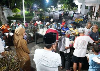 Berkah Ramadan, Mbak Wali Ajak Masyarakat Tak Mampu Bukber Bersama di Rumdin