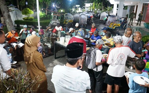 Berkah Ramadan, Mbak Wali Ajak Masyarakat Tak Mampu Bukber Bersama di Rumdin