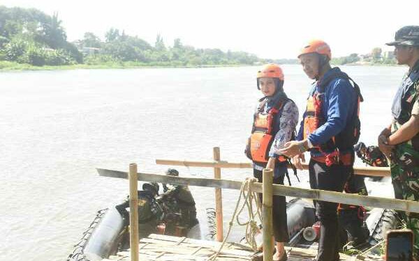 Flushing di Sungai Brantas, Mbak Wali Ingatkan Masyarakat Tetap Waspada