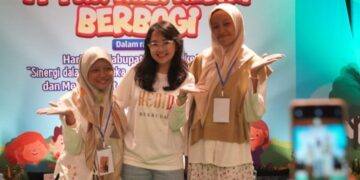 Berbagi Kebahagiaan, Mbak Cicha Beri Santunan Anak Yatim Belanja Baju Lebaran