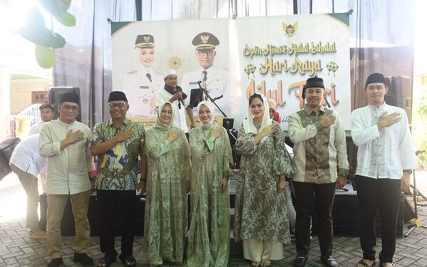 Wali Kota Kediri Salat Idul Fitri dan Gelar Open House di Kediamannya