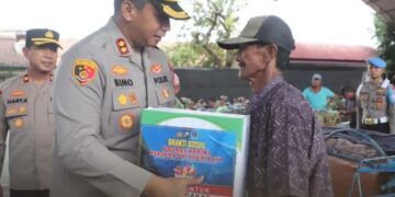 Bersama PWI Kediri Raya, Polres Kediri Berbagi Ratusan Paket Sembako