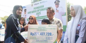 Mbak Wali Serahkan Santunan BPJS Ketenagakerjaan Kepada 14 Penerima Manfaat