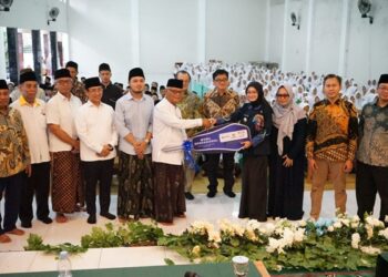 Hadiri Penyerahan 2 Unit Mobil Hasil Sedekah Kemanusian, Mbak Wali Tekankan Untuk Selalu Peduli Terhadap Sesama