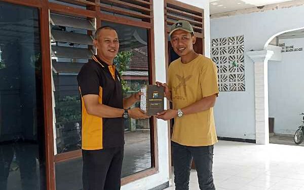 Polres Kediri Bantu Perbaiki Mushola Tersambar Petir