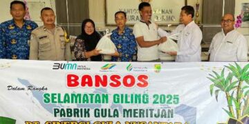 Berbagi Berkah Musim Giling 2025, PG Meritjan Salurkan Ratusan Paket Sembako ke Warga
