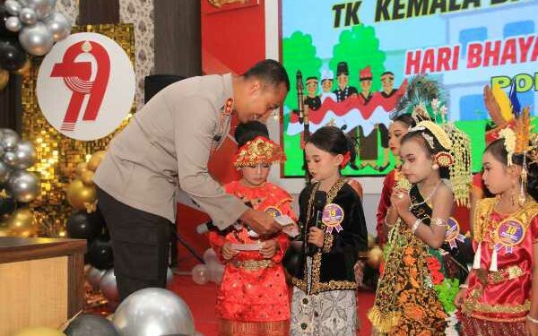 Pupuk Nasionalisme Sejak Dini, Polres Kediri Kota Gelar Fashion Show Usia TK