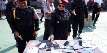 Deklarasi Komitmen Bebas Narkoba – HP, Ratusan HP Sitaan Dari Balik Sel Dimusnahkan