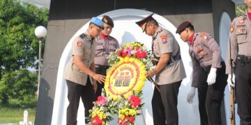 Peringati Hari Bhayangkara ke-79, Polres Kediri Ziarah di TMP Pare
