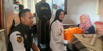 Gerak Cepat, Mbak Wali Bantu Penjual Nasgor Korban Kebakaran