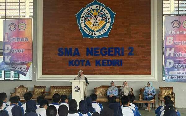 Bentuk Pemimpin Berkarakter, IKASMADA Gelar LDK dan BDH Untuk Ratusan Siswa SMAN 2 Kota Kediri