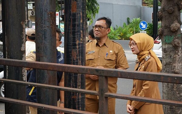 Mbak Wali Tinjau Penindakan Tiang dan Kabel Telekomunikasi, Wujudkan Keindahan Kota Kediri