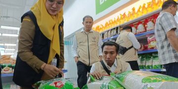 TPID Kota Kediri Sidak Kualitas Beras Premium, Temukan Beras Berkutu