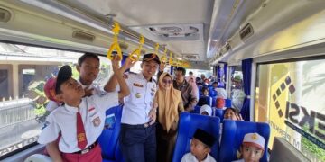 Transportasi Aman dan Gratis, Dishub Kota Kediri Kenalkan Bus Sekolah kepada Siswa Baru