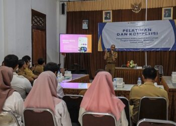 Upgrade Kecakapan Bermedia Sosial, Pemerintah Kecamatan Mojoroto Gelar Bimtek kepada Admin Medsos Kelurahan