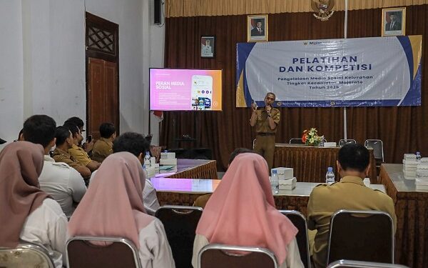 Upgrade Kecakapan Bermedia Sosial, Pemerintah Kecamatan Mojoroto Gelar Bimtek kepada Admin Medsos Kelurahan