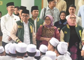 Mbak Wali Dampingi Menko PMK dan Menteri PPPA Tinjau PKG di Pondok Pesantren