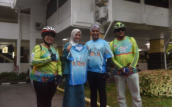 Mbak Wali Berangkatkan Gowes Bersama ICC, Susuri Ikon-ikon Kota Kediri yang Ngangeni