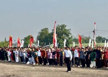 Unik, Upacara HUT ke-80 RI di Omah Sawah Kediri, Diikuti Petani, Ibu-ibu Sampai Pesilat
