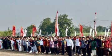 Unik, Upacara HUT ke-80 RI di Omah Sawah Kediri, Diikuti Petani, Ibu-ibu Sampai Pesilat