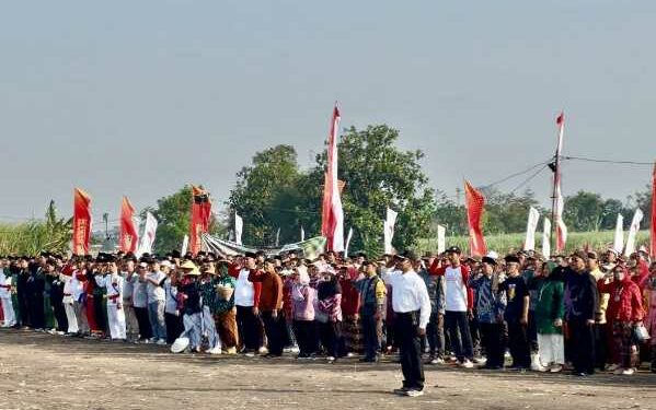Unik, Upacara HUT ke-80 RI di Omah Sawah Kediri, Diikuti Petani, Ibu-ibu Sampai Pesilat