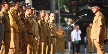 Pimpin Apel Pagi, Gus Qowim Tekankan Disiplin, Literasi, dan Keramahan Pelayanan Masyarakat