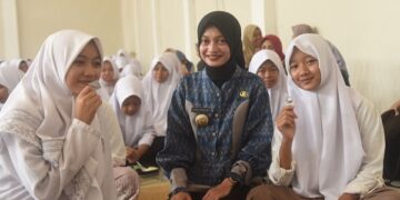 Mbak Wali Dorong Gaya Hidup Sehat Santri melalui Aksi Bergizi di Ponpes Al Amien Ngasinan Kediri