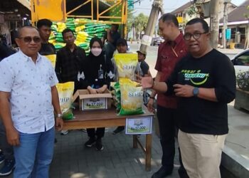 Pemkot Kediri Bersama Bulog Salurkan 5 Ton Beras SPHP Melalui Gerakan Pasar Murah