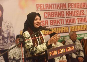 Mbak Wali Kediri Resmi Jadi Ibunda Guru Kota Kediri, Ajak PGRI Kolaborasi Majukan Pendidikan