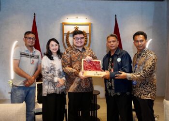 Momen Mas Dhito dan Mbak Cicha Bertemu dan Video Call Guru SMA