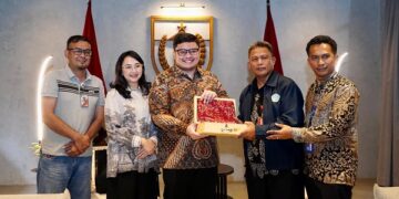 Momen Mas Dhito dan Mbak Cicha Bertemu dan Video Call Guru SMA
