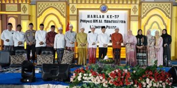 Gus Qowim Dampingi Wagub Jatim Resmikan Aula KH Imam Yahya Mahrus Ponpes HM Al Mahrusiyah III Ngampel