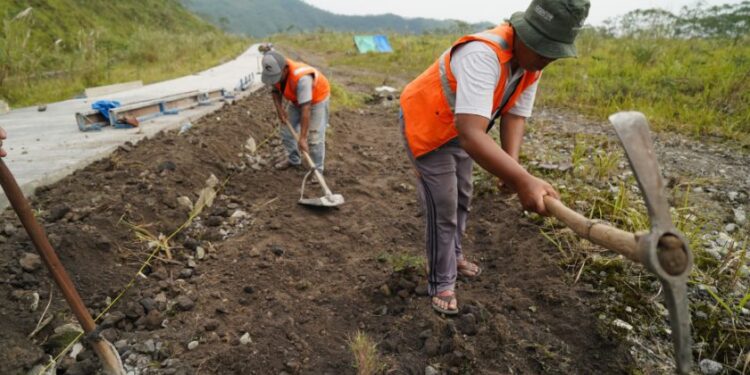 Pemkab Kediri Lanjutkan Pembangunan Jalan Menuju Kawah Kelud
