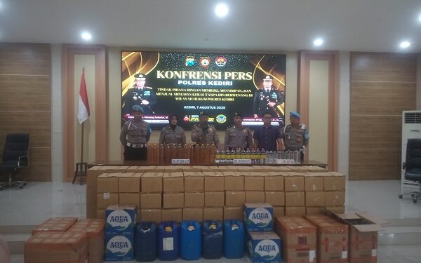 Gudang Miras Wates Digerebek, Pemilik dan Ribuan Boto Miras Diamankan