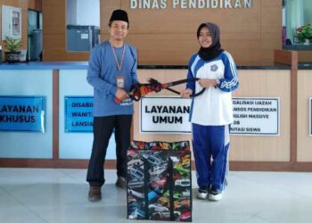 Naysella Aurila Yahya Wakili Kediri di Program Internasional, Kenalkan Tenun Ikat dan Pecut Samandiman