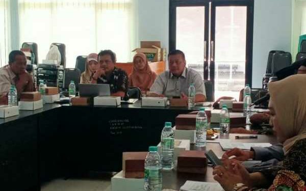 Naysella Aurila Yahya Wakili Kediri di Program Internasional, Kenalkan Tenun Ikat dan Pecut Samandiman