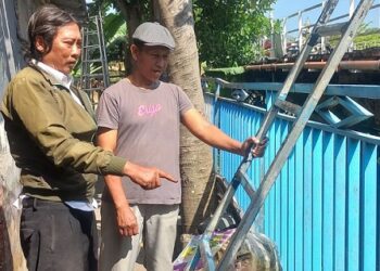 Tangga Warung Kopi di Jembatan Lama Kediri Ditertibkan Demi Kelestarian