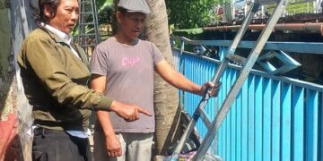 Tangga Warung Kopi di Jembatan Lama Kediri Ditertibkan Demi Kelestarian