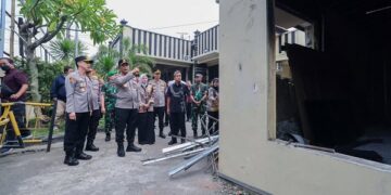 Kapolda Jatim Tinjau Kerusakan Polres Kediri Kota