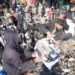 Warga Gotong Royong Bersihkan Kantor Pemkab, Mas Dhito: Kita Bersama Jaga Rumah Rakyat