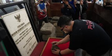 Mas Dhito Kembali Masukkan Fragmen Kepala Ganesha yang Hilang ke Museum
