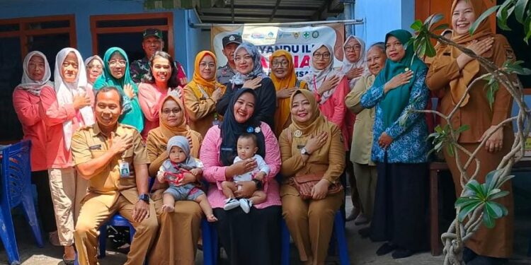 Ketua TP PKK Kota Kediri Kunjungi Posyandu Dahlia di Kelurahan Jamsaren