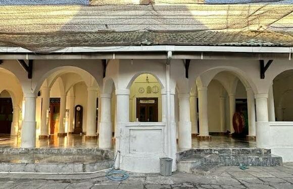 “Mengenal Masjid Wakaf Jamsaren: Warisan Spiritual di Tengah Modernitas”